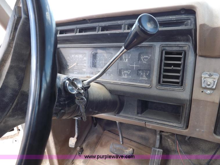 image for item K3993 1986 Ford F150 pickup truck