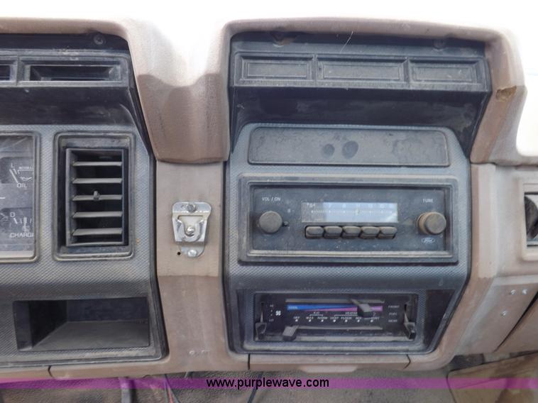 image for item K3993 1986 Ford F150 pickup truck