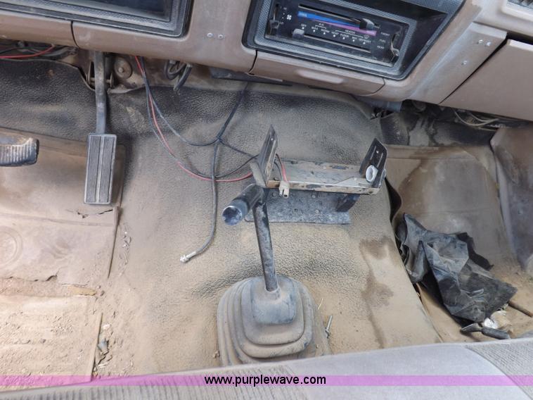 image for item K3993 1986 Ford F150 pickup truck