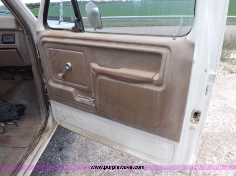 image for item K3993 1986 Ford F150 pickup truck