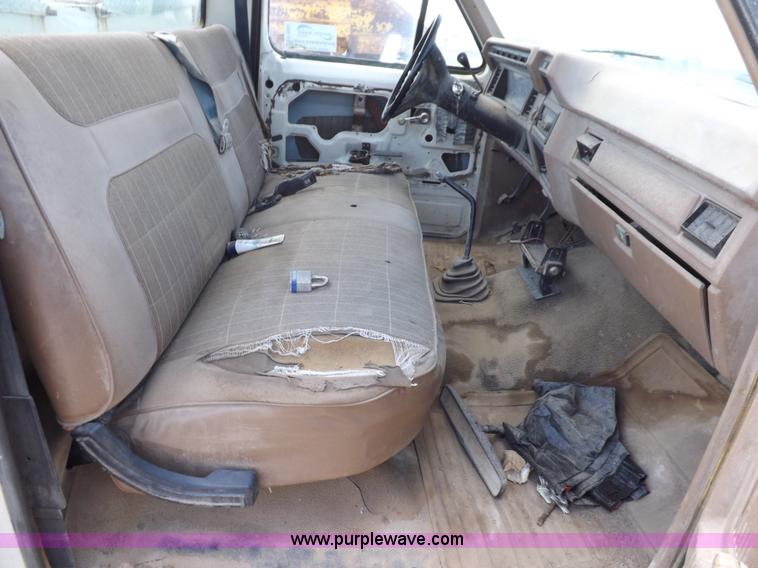 image for item K3993 1986 Ford F150 pickup truck