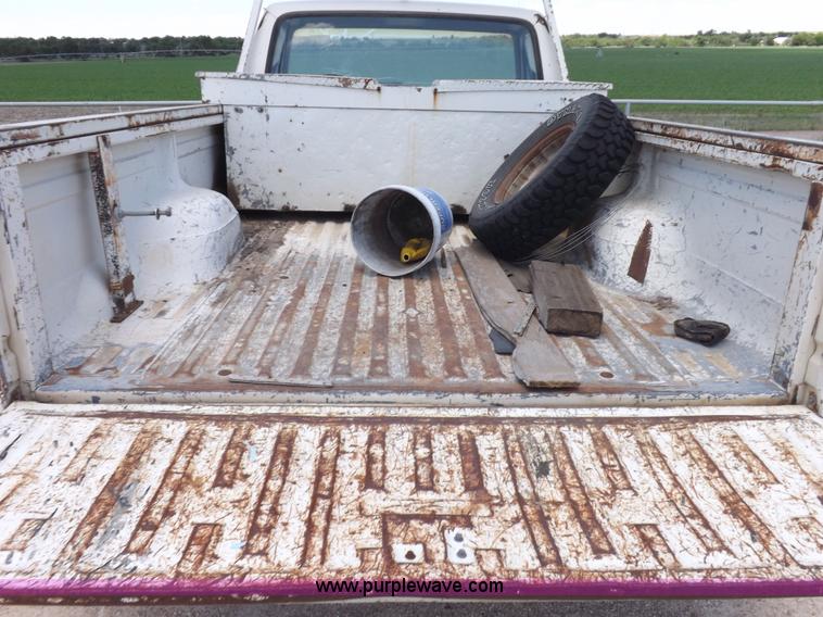 image for item K3993 1986 Ford F150 pickup truck