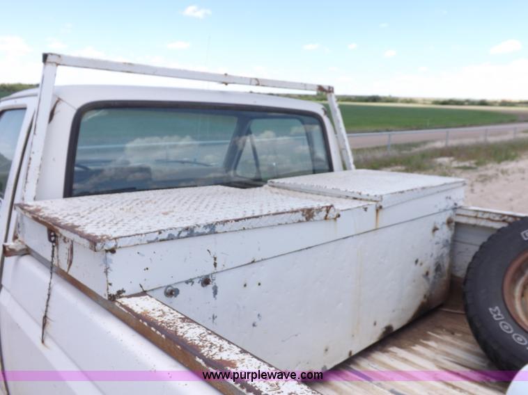 image for item K3993 1986 Ford F150 pickup truck