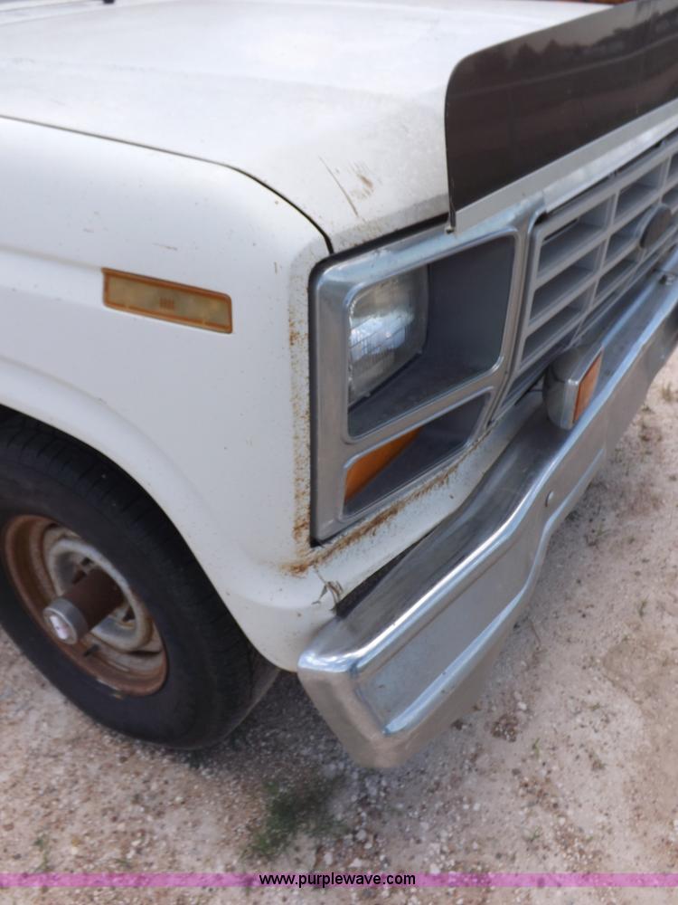 image for item K3993 1986 Ford F150 pickup truck