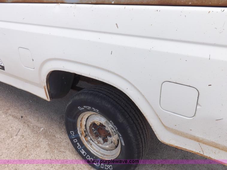 image for item K3993 1986 Ford F150 pickup truck