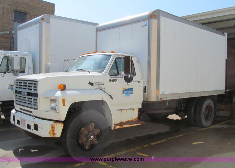image for item K5664 1994 Ford F700 box truck