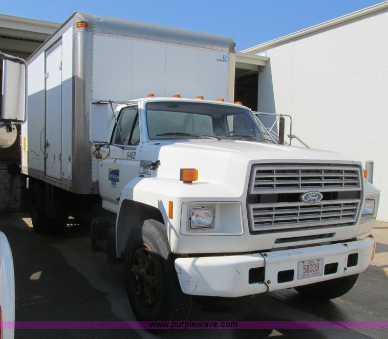 image for item K5664 1994 Ford F700 box truck