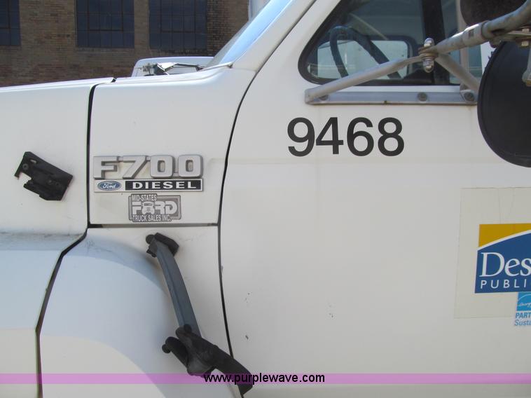 image for item K5664 1994 Ford F700 box truck