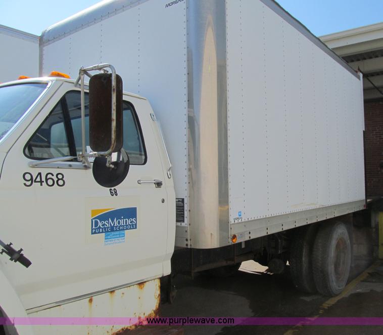 image for item K5664 1994 Ford F700 box truck