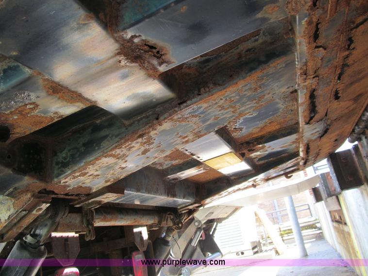 image for item K5664 1994 Ford F700 box truck