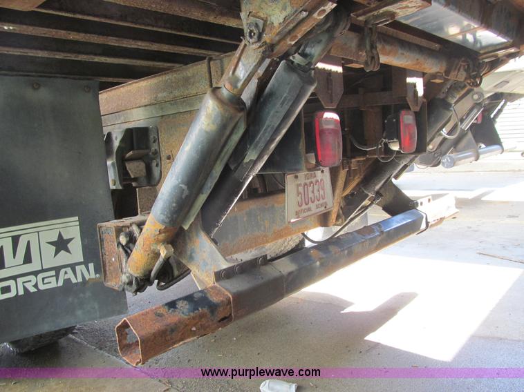 image for item K5664 1994 Ford F700 box truck