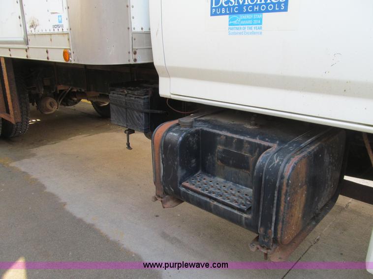 image for item K5664 1994 Ford F700 box truck