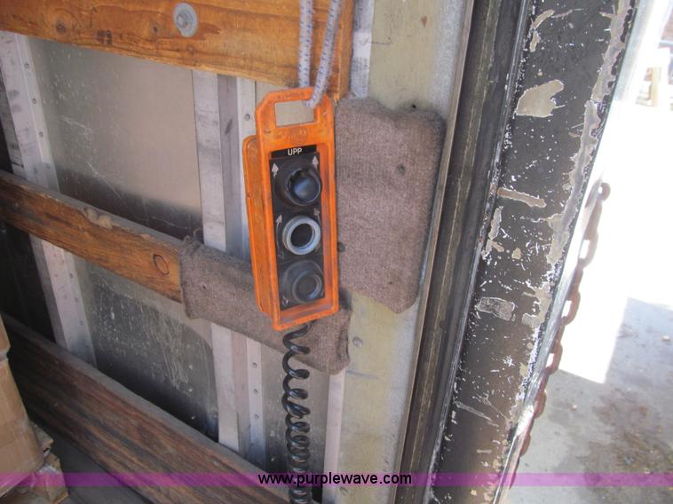 image for item K5664 1994 Ford F700 box truck