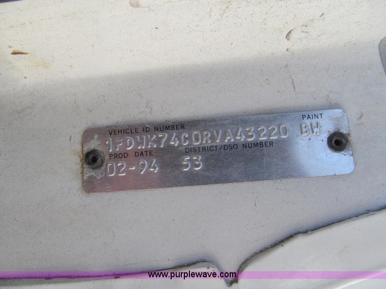 image for item K5664 1994 Ford F700 box truck