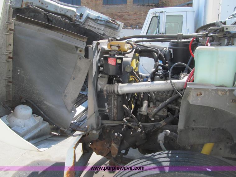 image for item K5664 1994 Ford F700 box truck