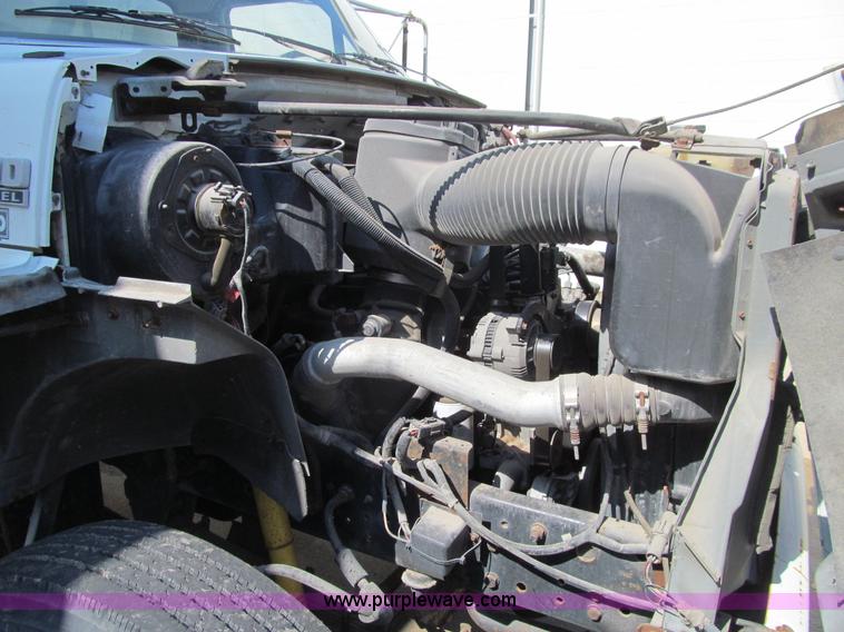 image for item K5664 1994 Ford F700 box truck