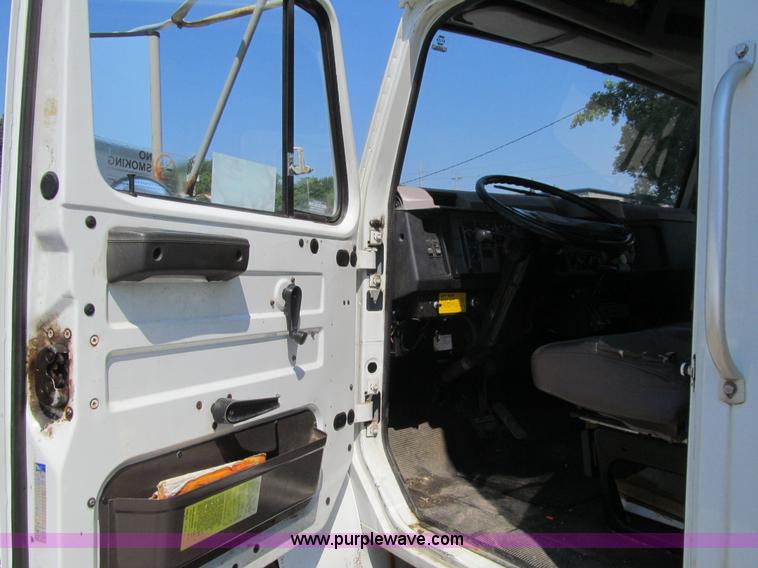 image for item K5665 1996 International 4700 box truck