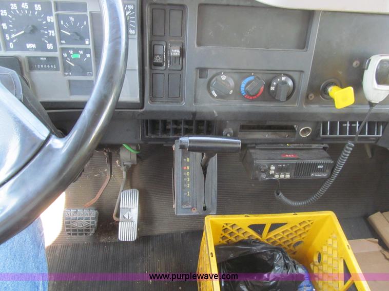 image for item K5665 1996 International 4700 box truck