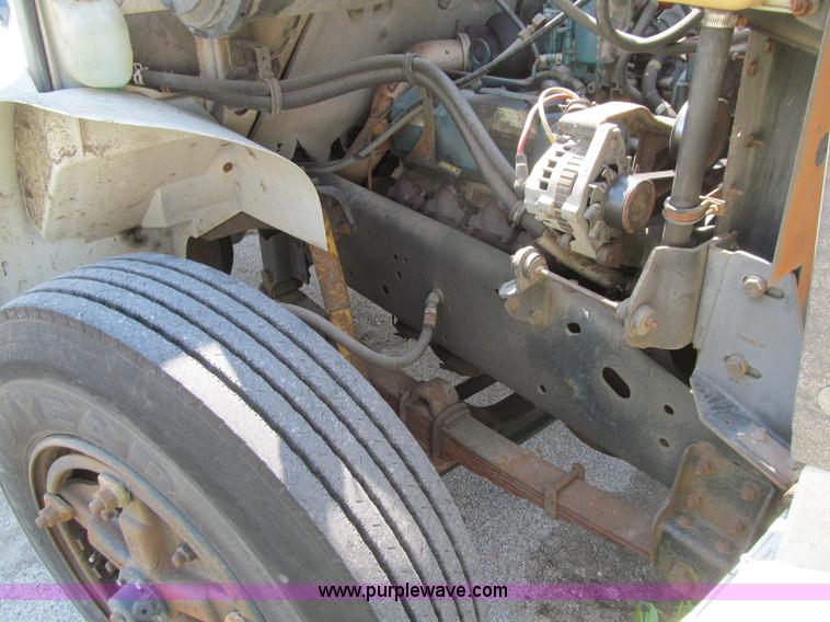 image for item K5665 1996 International 4700 box truck