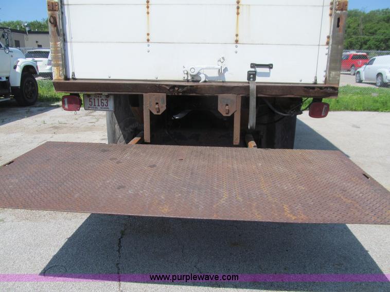 image for item K5665 1996 International 4700 box truck