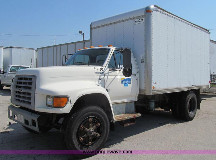 image for item K5666 1998 Ford F800 box truck