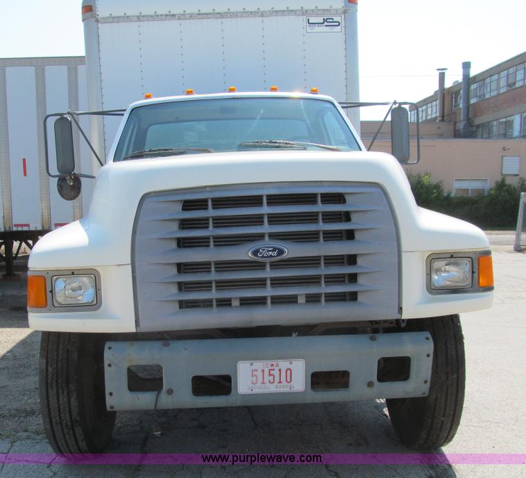 image for item K5666 1998 Ford F800 box truck