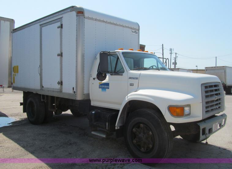 image for item K5666 1998 Ford F800 box truck