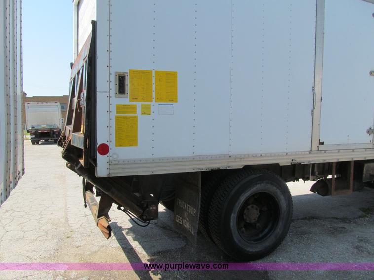 image for item K5666 1998 Ford F800 box truck