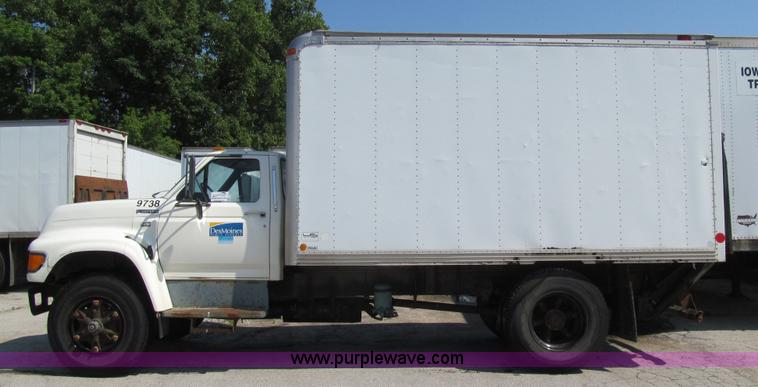 image for item K5666 1998 Ford F800 box truck