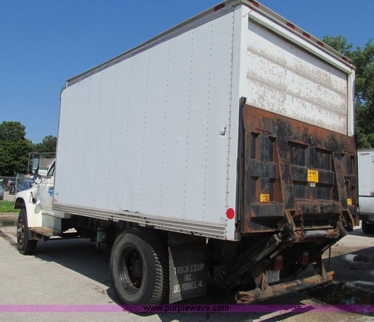 image for item K5666 1998 Ford F800 box truck