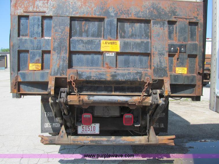 image for item K5666 1998 Ford F800 box truck