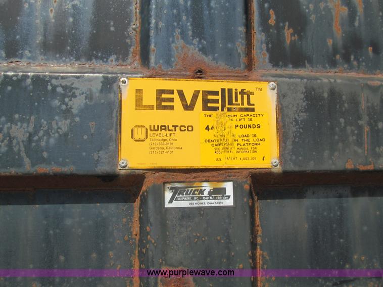 image for item K5666 1998 Ford F800 box truck