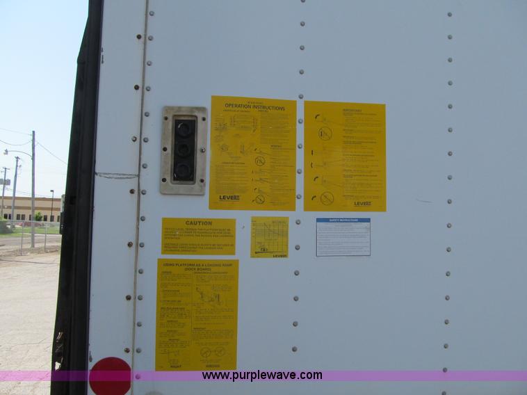 image for item K5666 1998 Ford F800 box truck