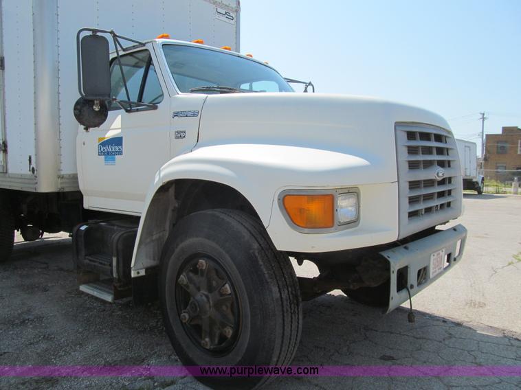 image for item K5666 1998 Ford F800 box truck