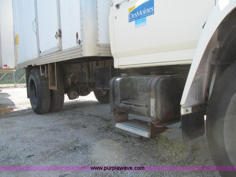 image for item K5666 1998 Ford F800 box truck