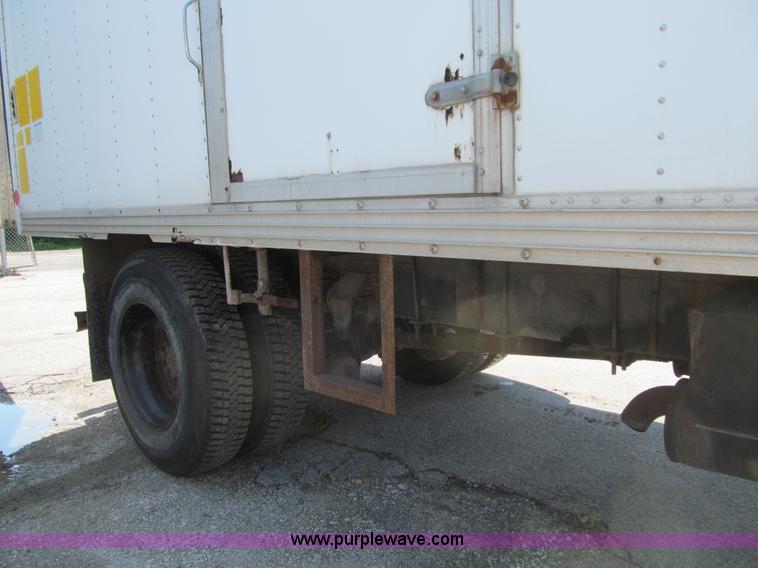 image for item K5666 1998 Ford F800 box truck