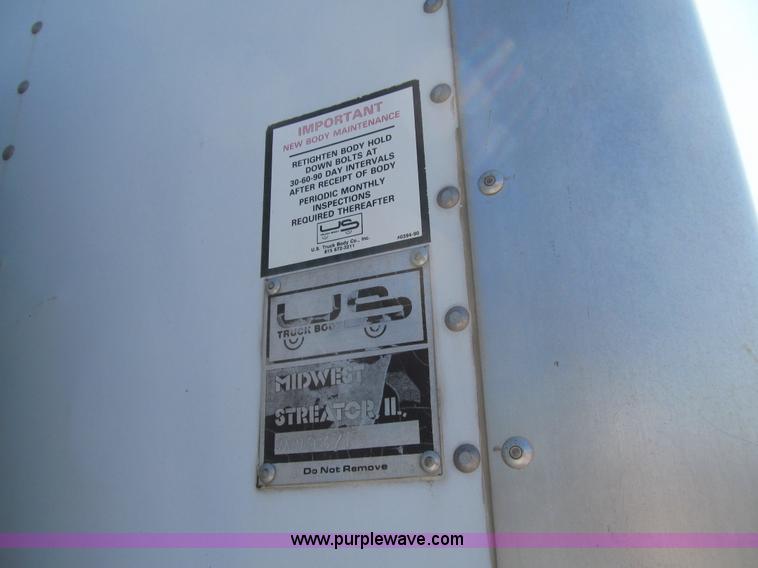 image for item K5666 1998 Ford F800 box truck