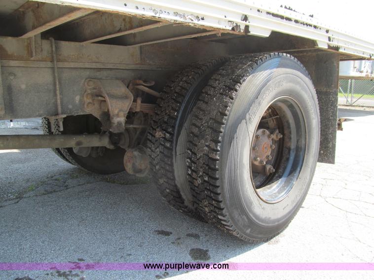 image for item K5666 1998 Ford F800 box truck