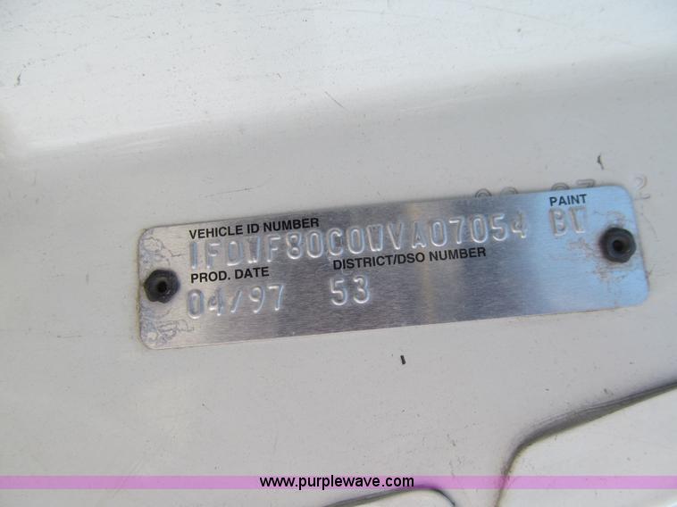 image for item K5666 1998 Ford F800 box truck