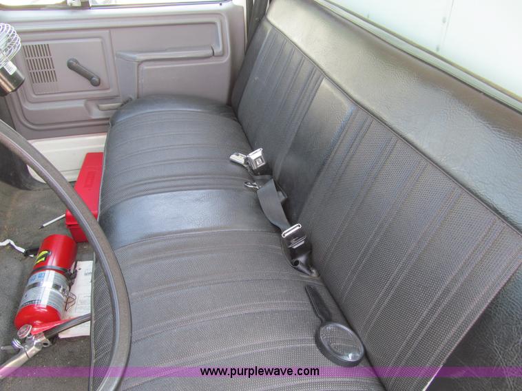 image for item K5666 1998 Ford F800 box truck