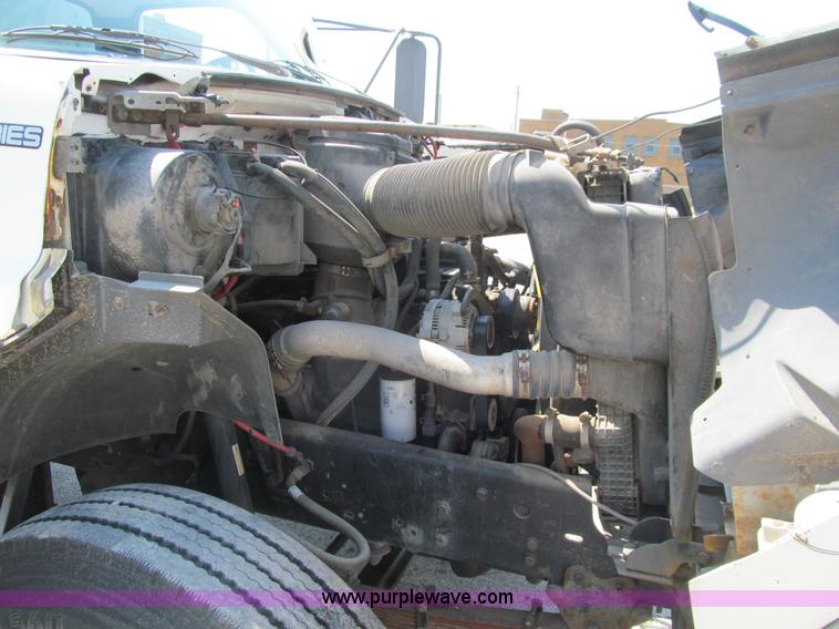 image for item K5666 1998 Ford F800 box truck