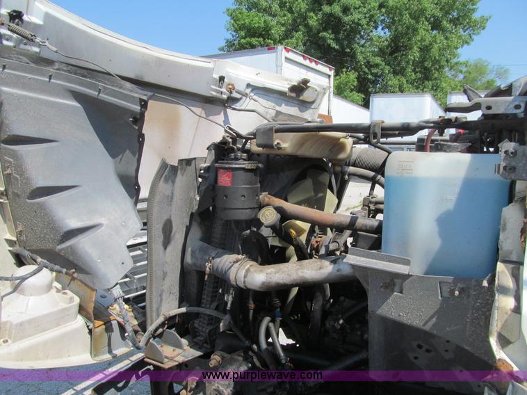 image for item K5666 1998 Ford F800 box truck