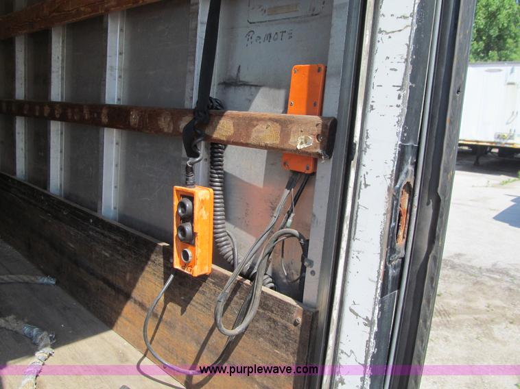 image for item K5666 1998 Ford F800 box truck