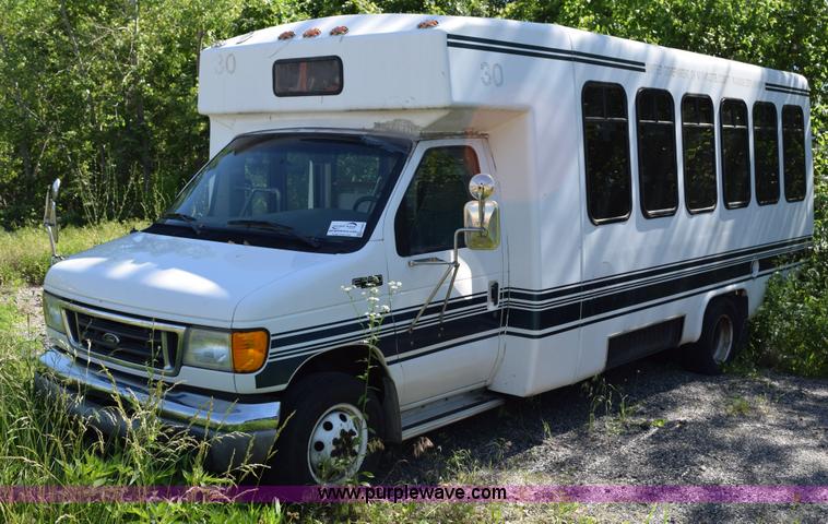 image for item K6000 2003 Ford Econoline E450 bus