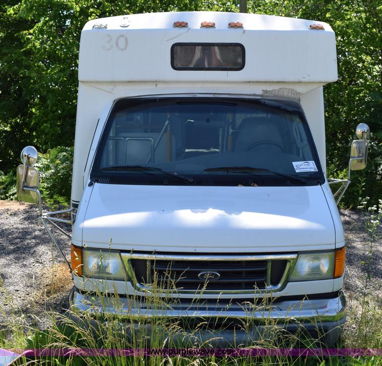 image for item K6000 2003 Ford Econoline E450 bus