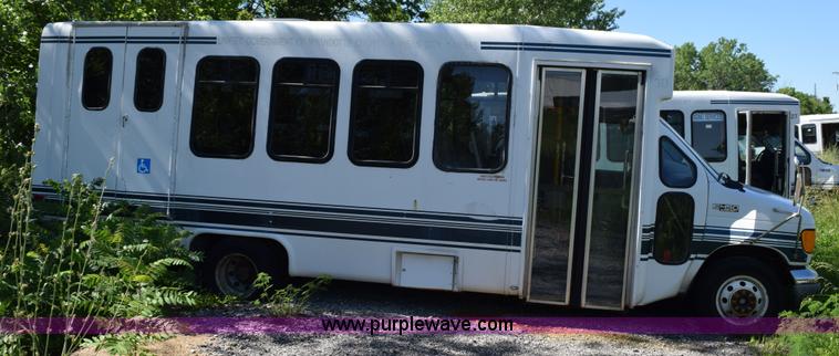 image for item K6000 2003 Ford Econoline E450 bus