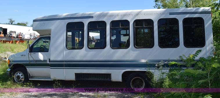 image for item K6000 2003 Ford Econoline E450 bus