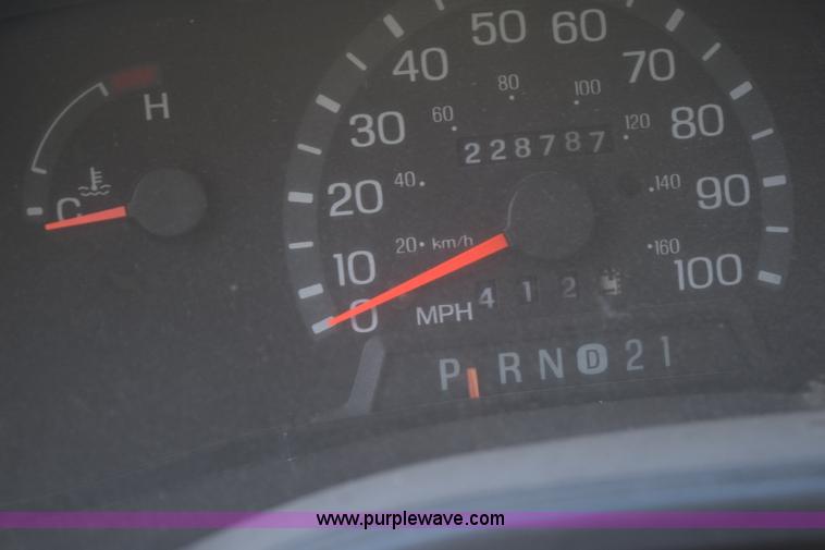 image for item K6000 2003 Ford Econoline E450 bus