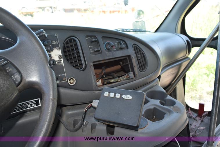 image for item K6000 2003 Ford Econoline E450 bus