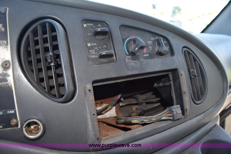 image for item K6000 2003 Ford Econoline E450 bus